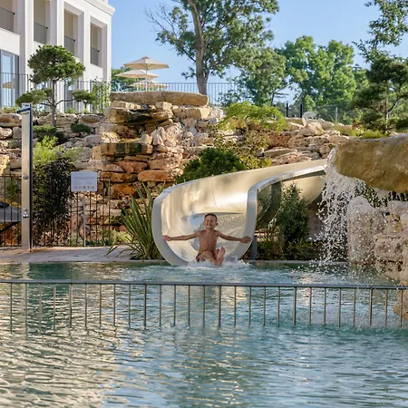 Aquahouse Hotel Warna